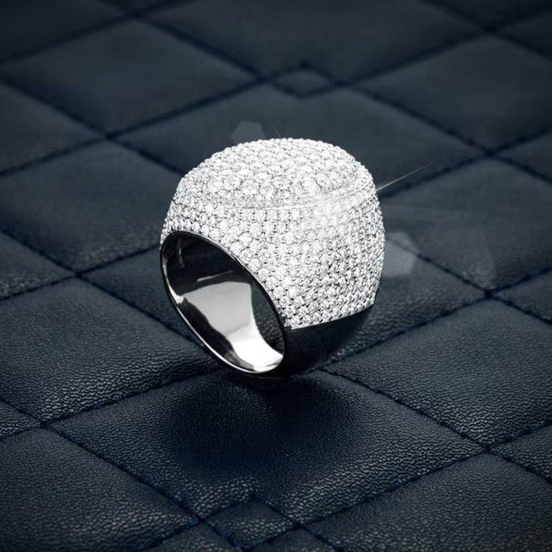 silver ring with diamond​